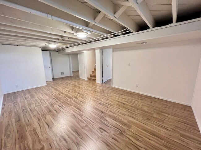 Building Photo - Updated 4 bed 2 bath house!