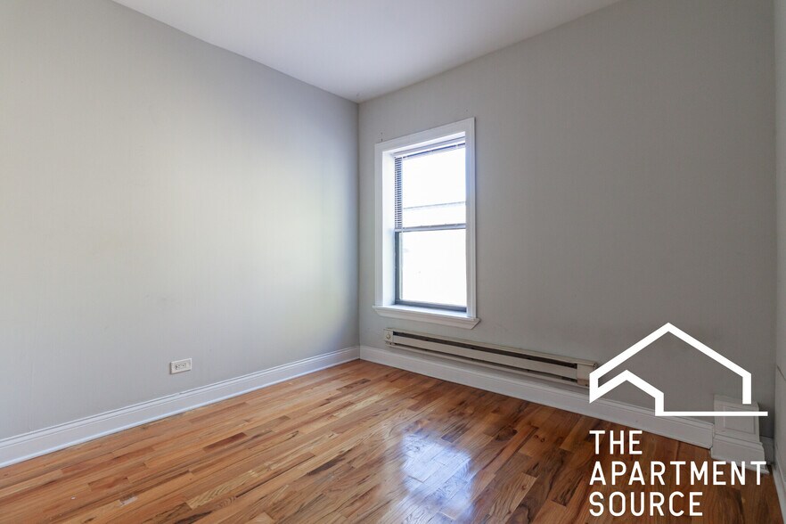 Building Photo - 630 W Cornelia Ave