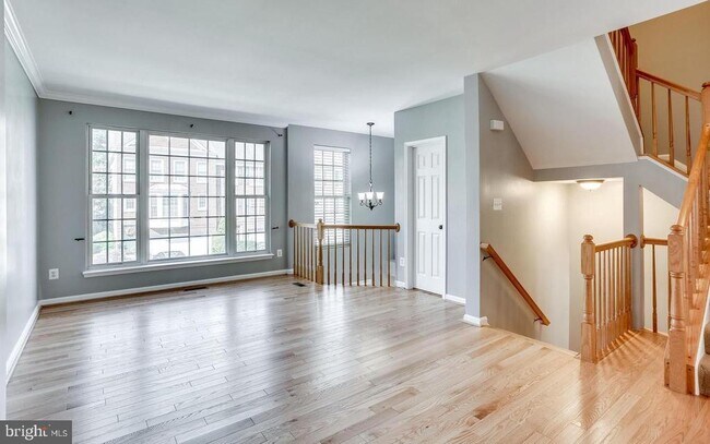 Building Photo - 25242 Dunvegan Square