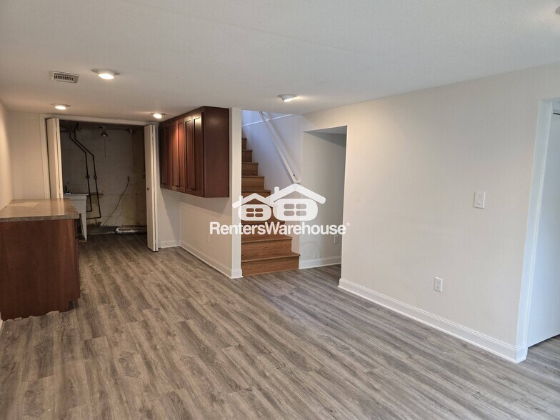 Building Photo - 810 3rd Ave E