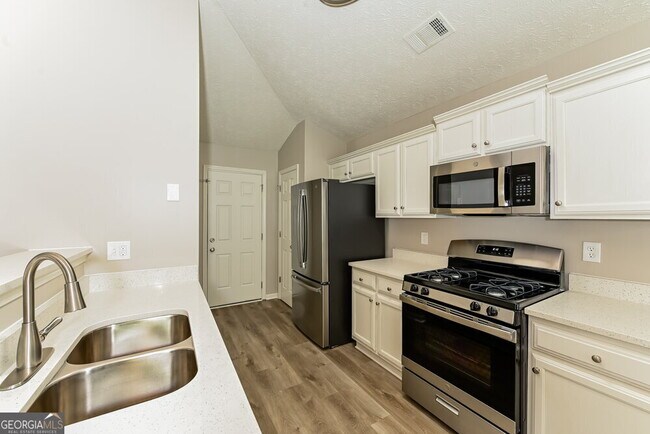 Building Photo - 1825 Courtyard Ln