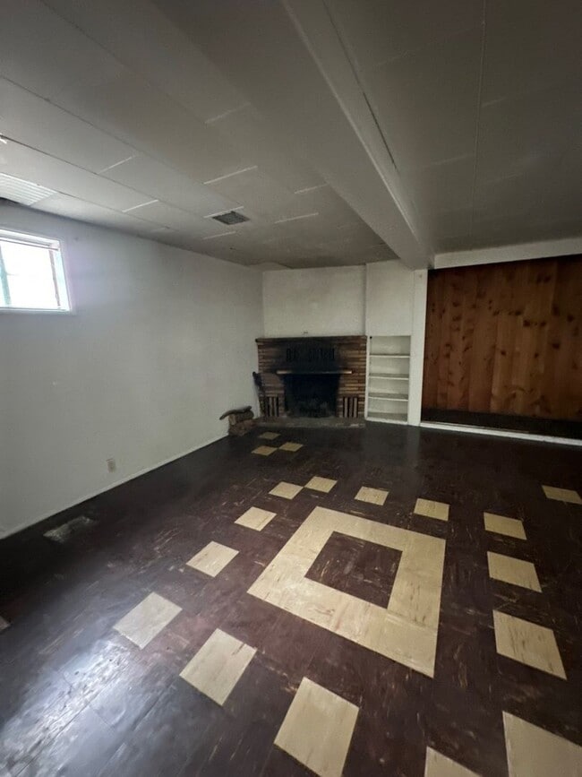 Building Photo - 1405 Canby St