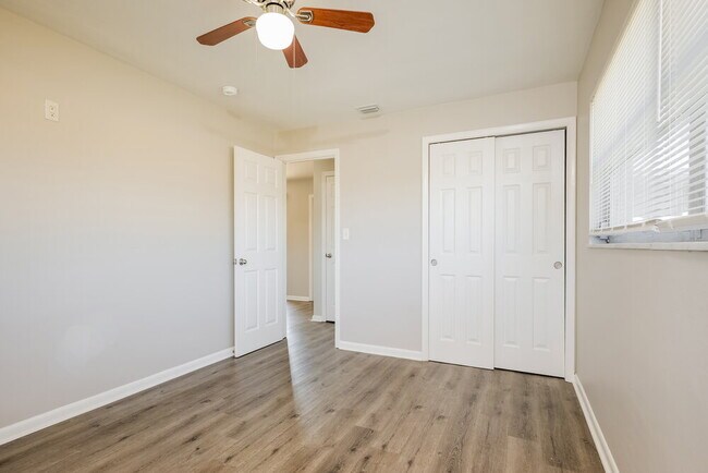 Building Photo - 502 Leeland Heights Blvd E