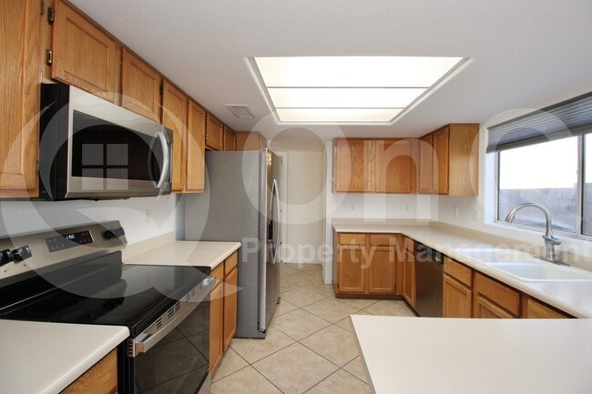 Building Photo - 1326 E Helena Dr