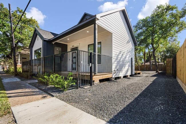 Building Photo - 207 Lockwood Dr