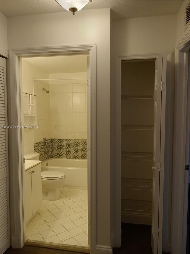 Building Photo - 1270 SE 27th St