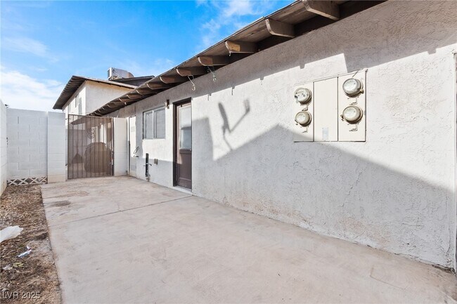 Building Photo - 2916 Karen Ave