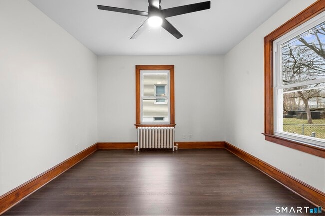 Building Photo - 37 Byrneside Ave
