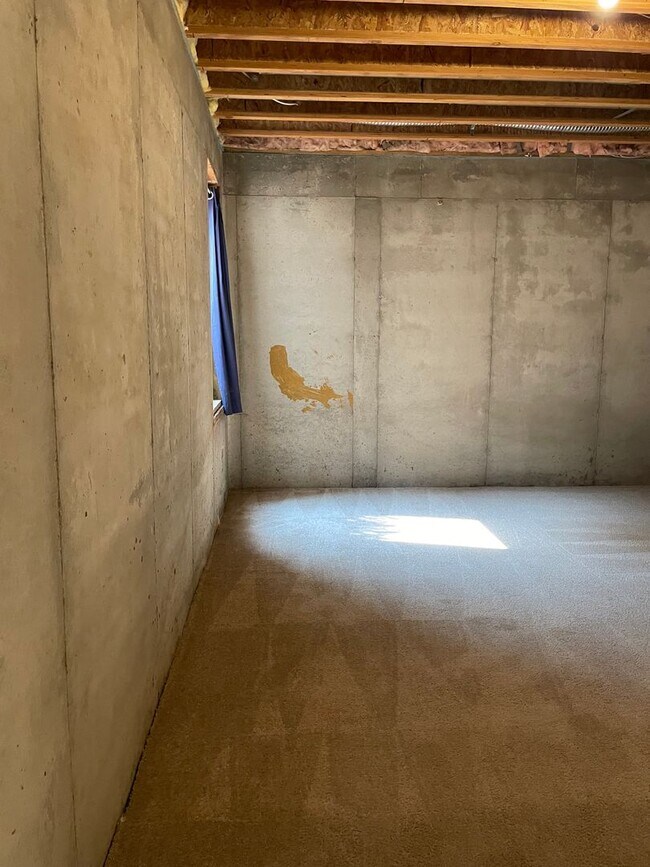 Building Photo - 3545 Big Ben Dr