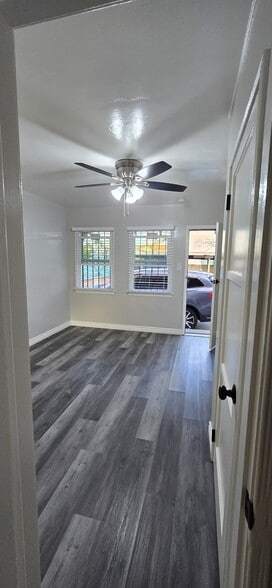 Building Photo - 5727 Loveland St