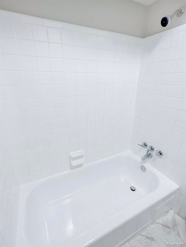 Building Photo - 41856 Langley Dr