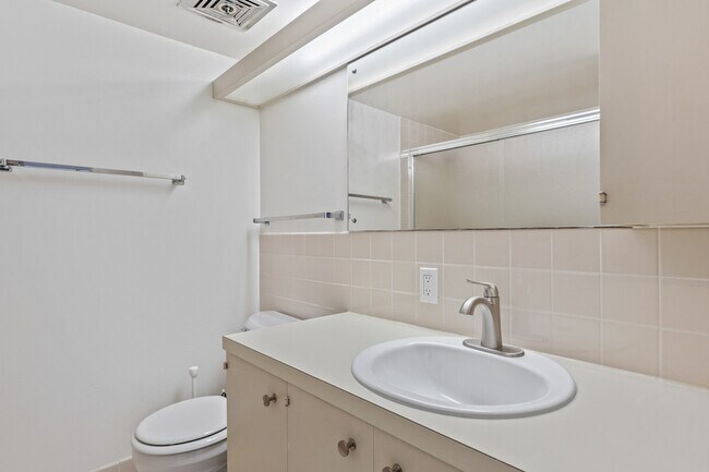 Building Photo - 505 Belmont Ave E