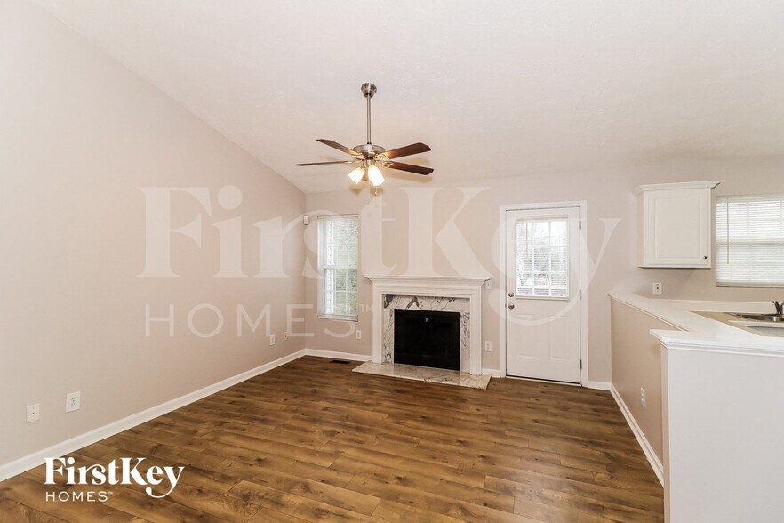 Building Photo - 8630 Bayhill Dr