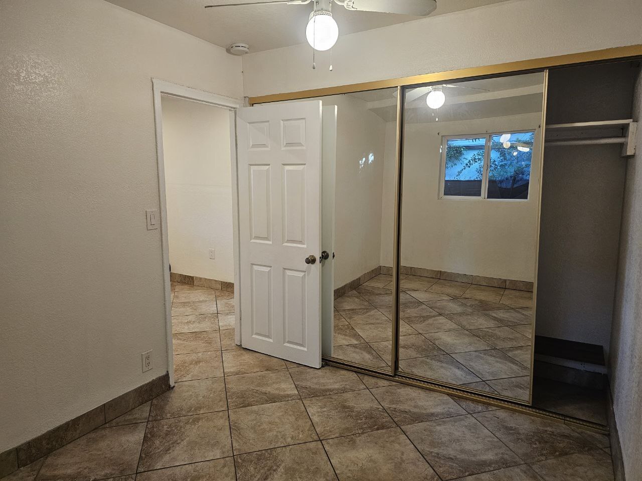 Building Photo - 1042 Hollister St