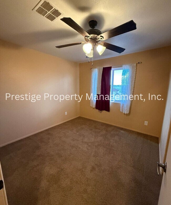 Building Photo - Large Sahuarita home in a cul-de-sac!