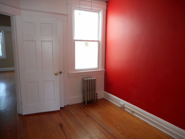 Building Photo - 308 W 30th St