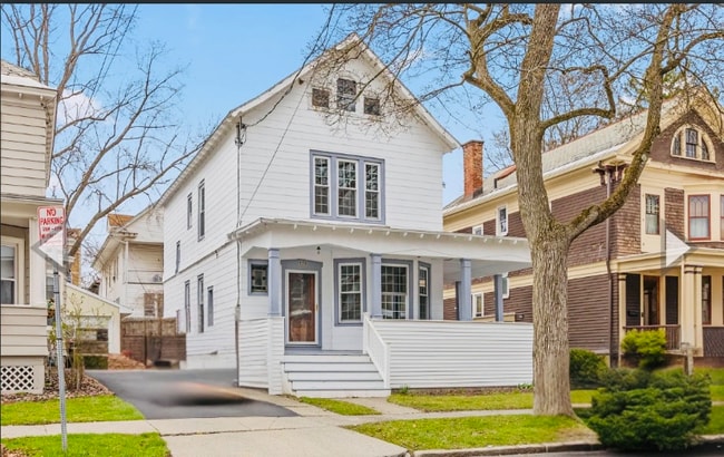 Building Photo - 559 Myrtle Ave