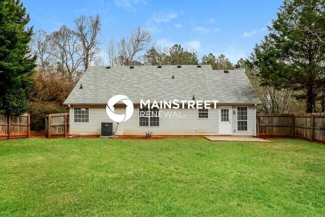 Building Photo - 3 Bedroom Pet-Friendly Home in FLOWERY BRA...