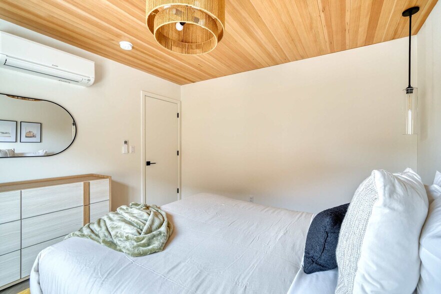 Building Photo - 5012-5022-5022 NE 26th Ave