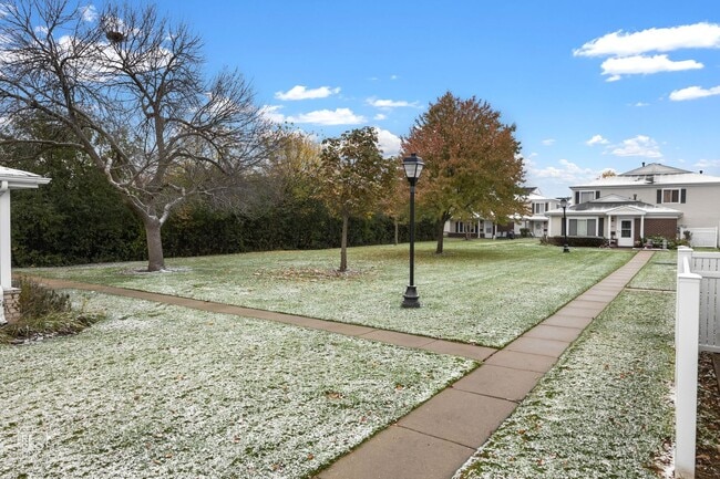 Building Photo - 2 Bedroom 1 Bath Ranch Style Home located in Quincy Park in Prospect Heights!