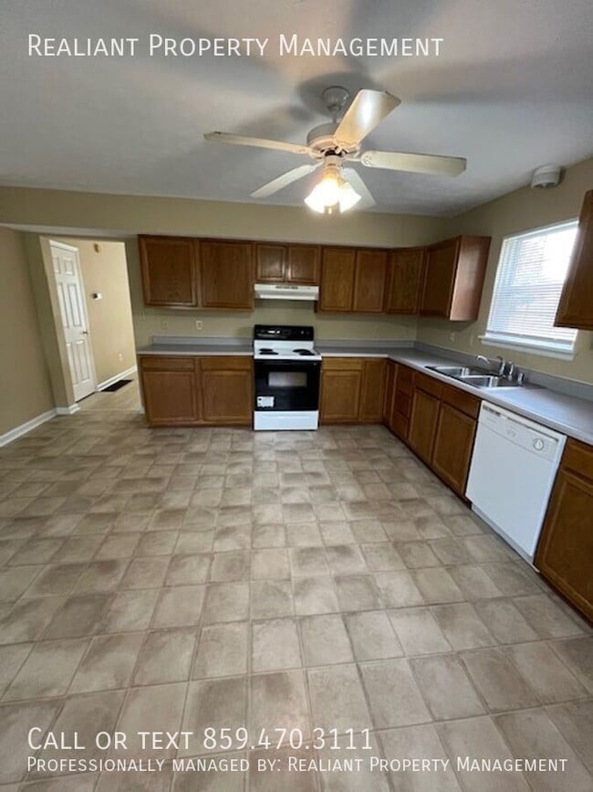 Building Photo - 155 Garnet Dr