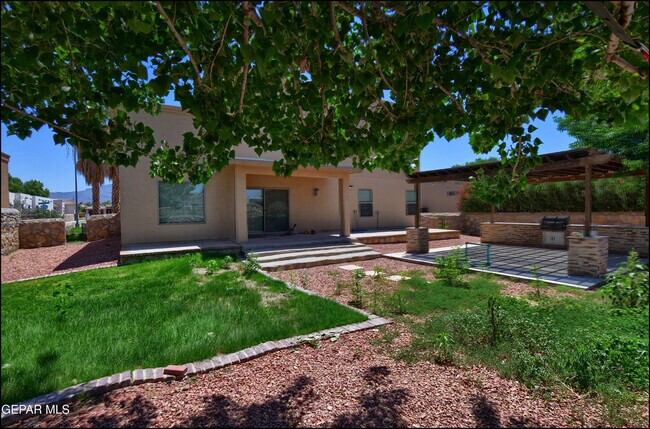 Building Photo - 5649 Valley Maple Dr