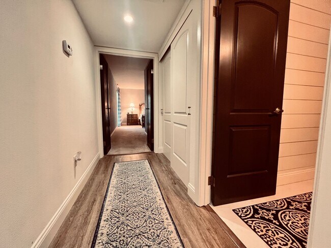 Building Photo - Renovated Rancho Bernardo 55+ Community 2 Bedroom 2 Bathroom Home