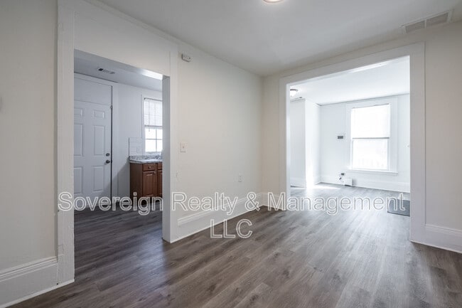 Building Photo - 406 Paines Ave NW
