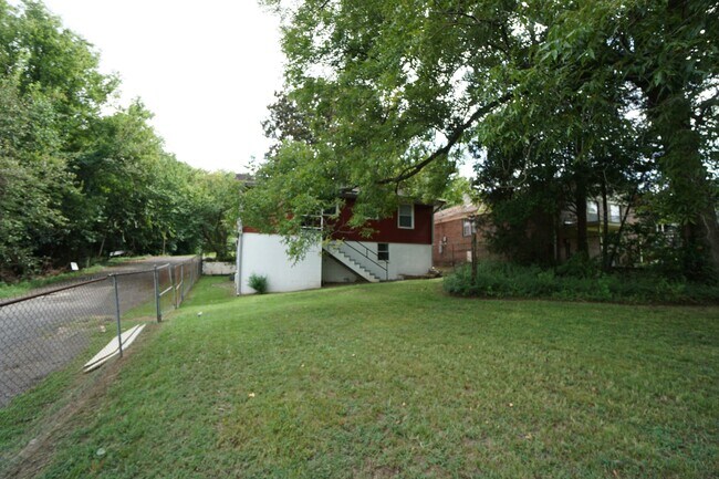 Building Photo - 112 13th Ave N