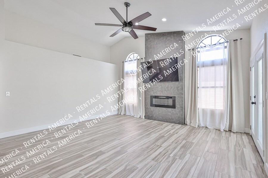 Building Photo - 3802 N Wintergreen Way