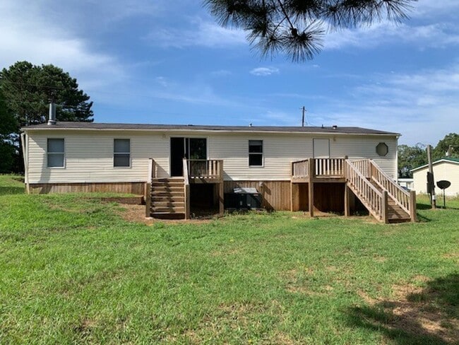 Building Photo - Nice 3 Bed 2 Bath Home! Available Now!