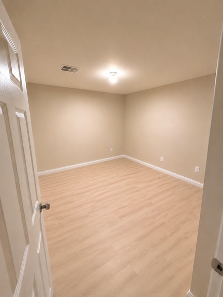 Building Photo - 7412 Pensacola Pl