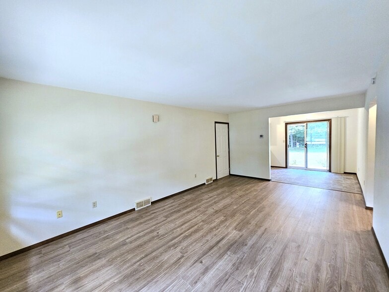 Building Photo - 292 Pine Ridge Rd