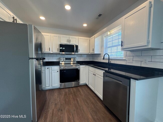 Building Photo - 2604 Larne Ct