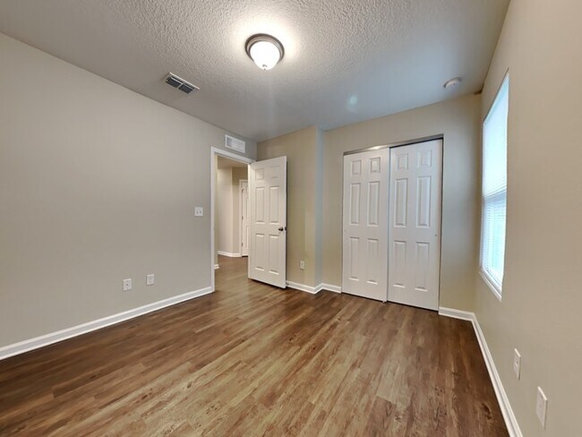 Building Photo - 7033 Camfield Landing Dr