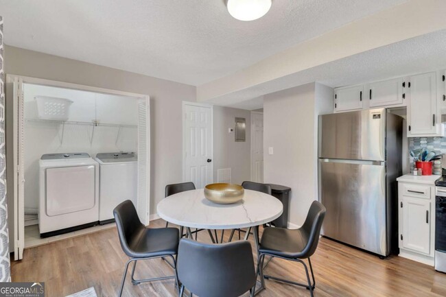 Building Photo - 4521 Coopers Creek Cir SE