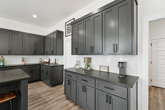 Building Photo - Fully Furnished Home in Broken Arrow