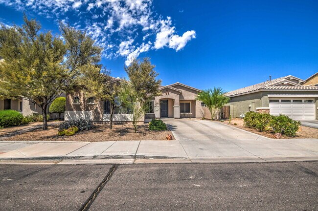 Building Photo - Del Rio Ranch Beauty