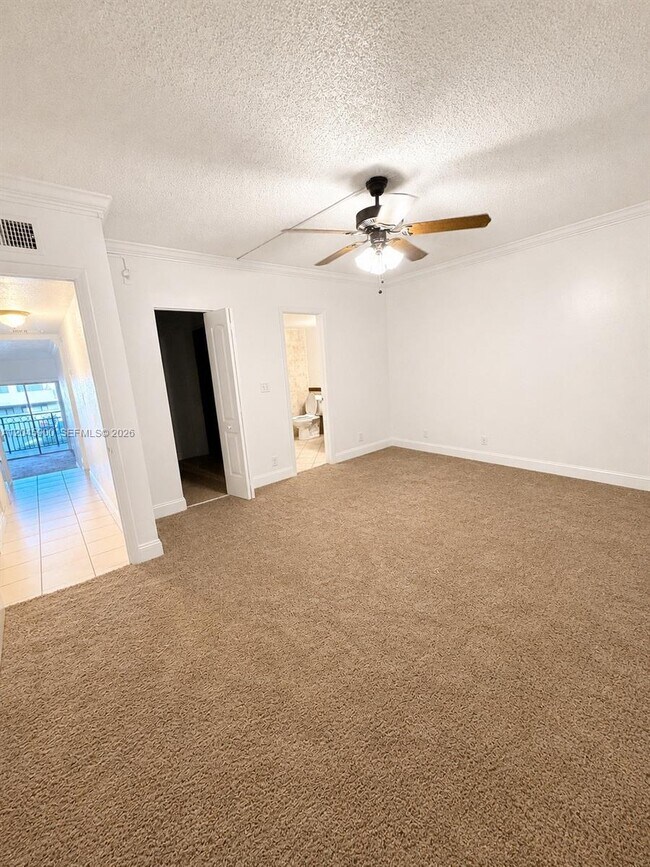 Building Photo - 4850 SW 63rd Terrace