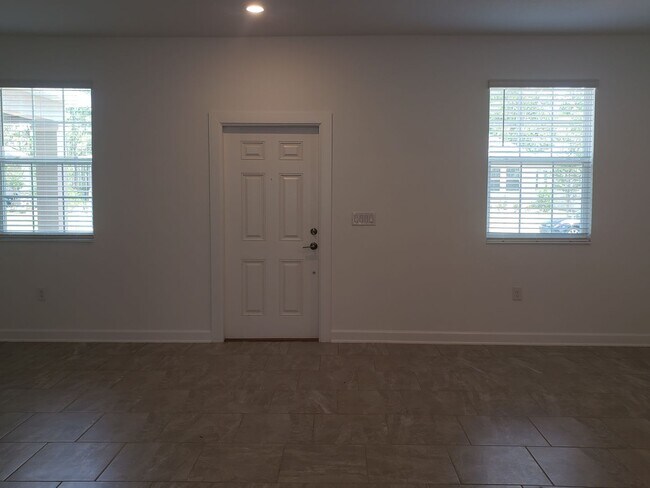 Building Photo - Spacious Bridgewalk Townhome
