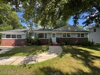 Building Photo - 813 Roseld Ave