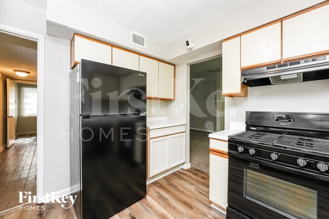 Building Photo - 3931 Springleaf Dr