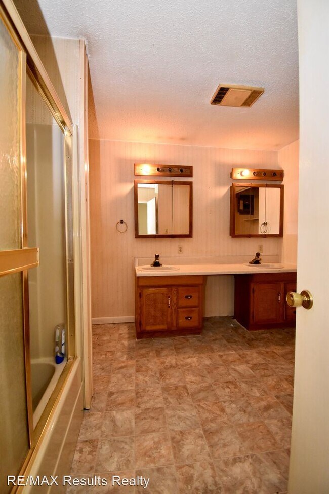 Building Photo - 1 br, 1 bath House - 615 South Vienna St.