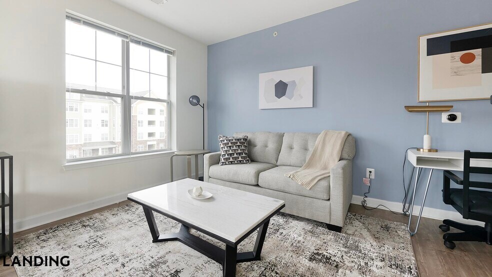 Building Photo - 909 Mansion Dr