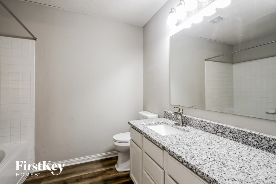 Building Photo - 2197 Westmere Dr