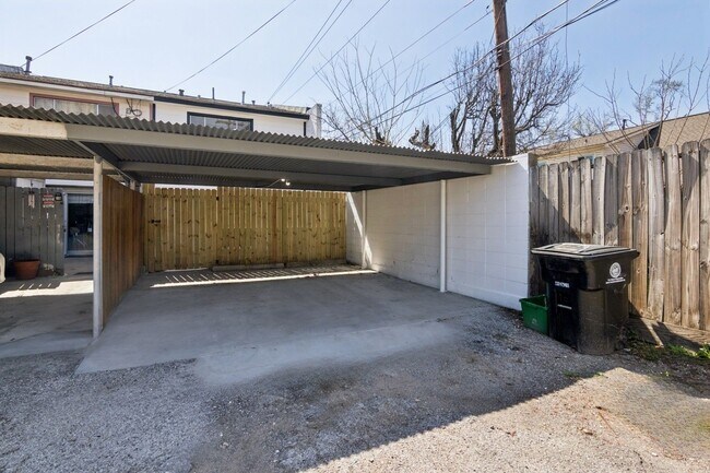Building Photo - 9114 Kempwood Dr