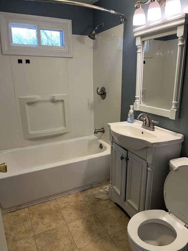 Building Photo - 3 Bedroom Single Family Home for Rent in Mattydale, NY