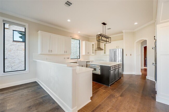 Building Photo - 12120 Carlsbad Dr