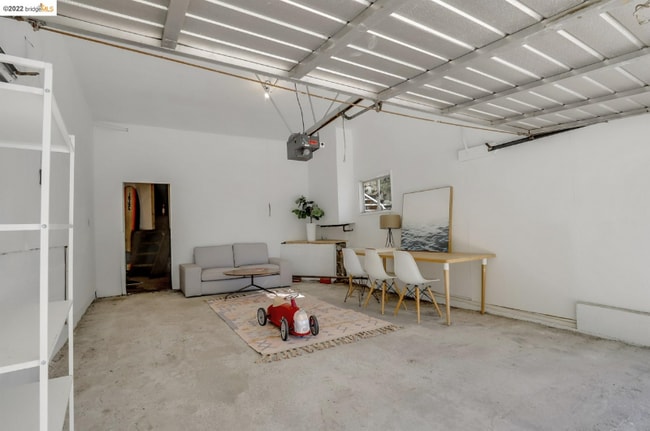 Building Photo - 821 San Luis Rd