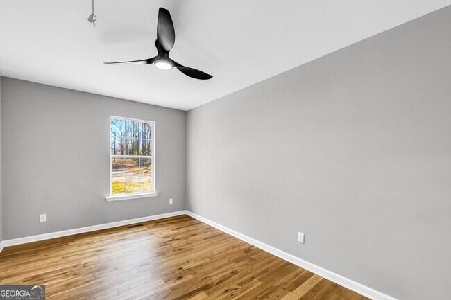 Building Photo - 106 Degrandis Ln NE